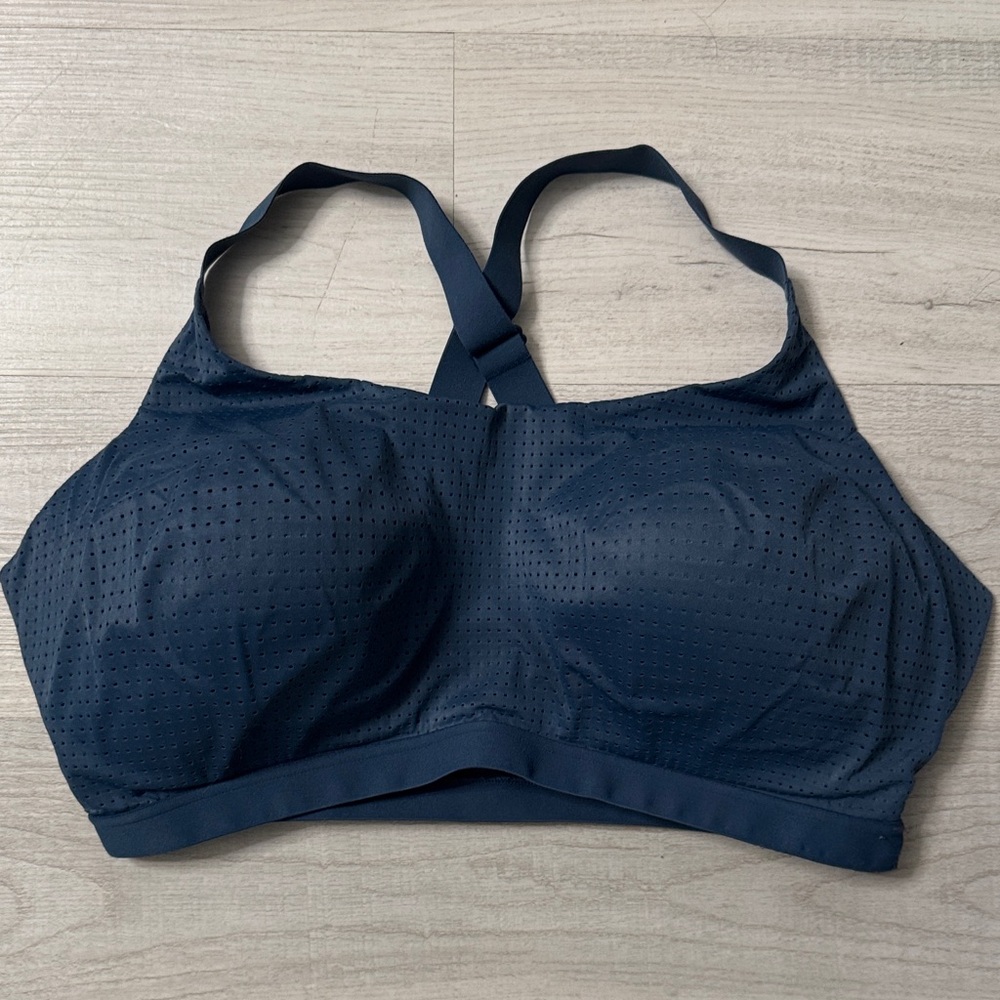 VICTORIA’S SECRET “Lightweight” Sports Bra - 38DDD - curvy, plus size